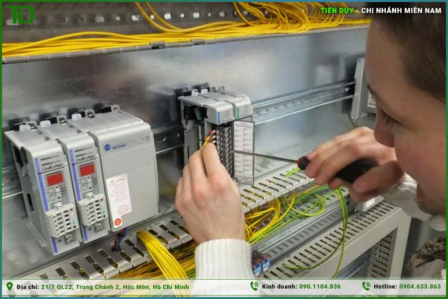 Cẩm nang bảo dưỡng và thay thế định kỳ thiết bị tủ điện công nghiệp (hình 2)