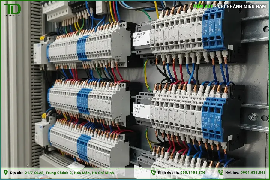 Ứng dụng của cầu đấu điện tủ điều khiển trong dây chuyền sản xuất tự động hóa (hình 4)