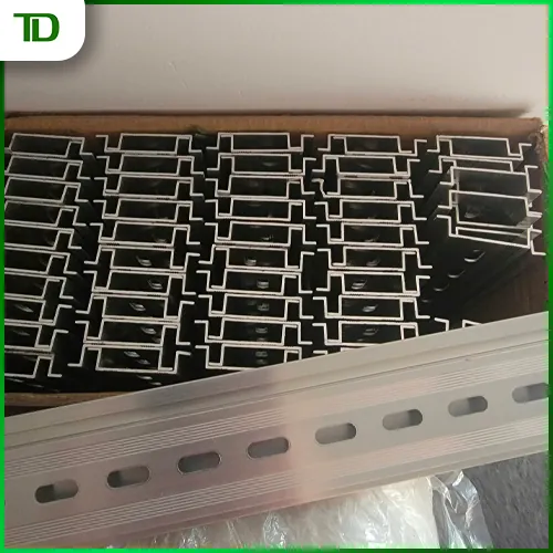 Ứng dụng thanh din tủ điện dùng để gá aptomat và contactor