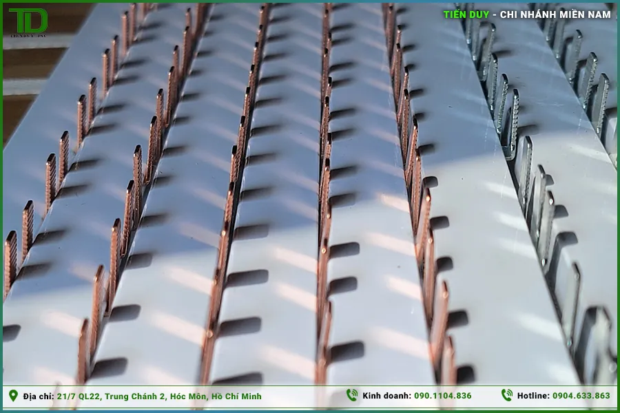 Thanh nối aptomat Chaer 3 pha giúp tiết kiệm dây dẫn và thời gian (hình 1)