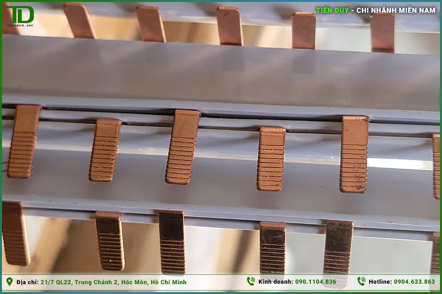 Thanh nối aptomat Chaer 3 pha giúp tiết kiệm dây dẫn và thời gian (hình 3)