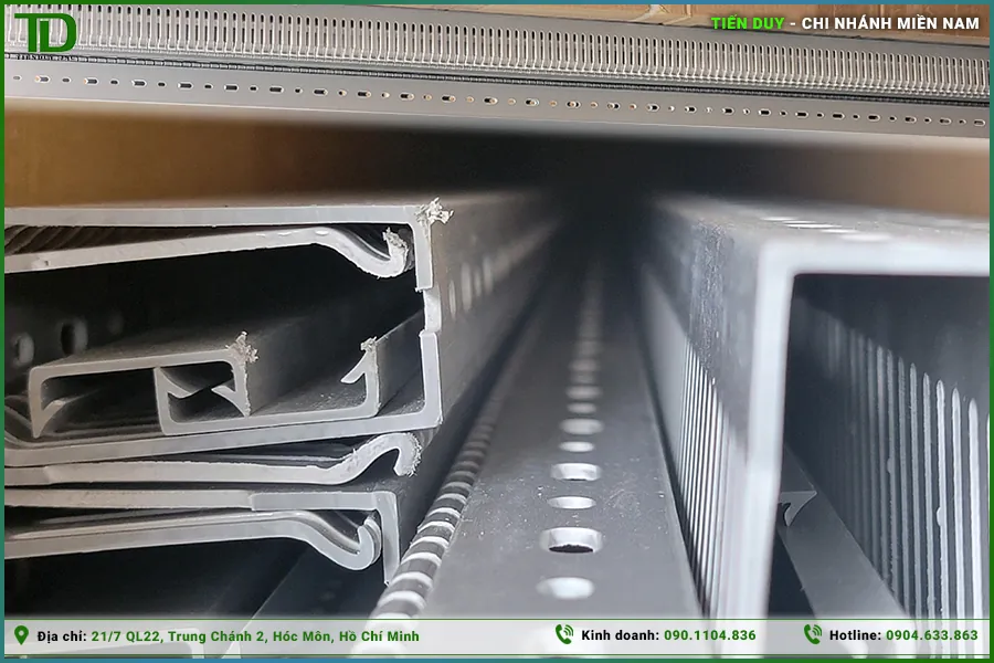 Ứng dụng máng đi dây Chaer cho tủ bảng điện (Hình 1)